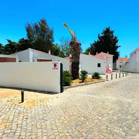 Well Located Flat At Oura * Albufeira