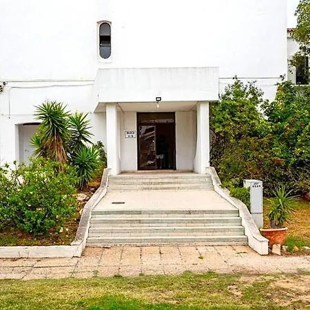 Well Located Flat At Oura